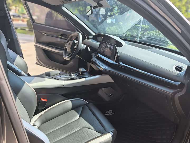 Фото 9 - Changan UNI-V