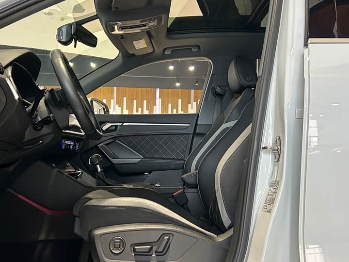 Фото 8 - Audi Q3