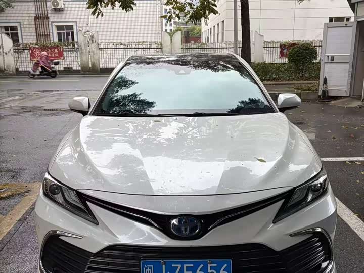Фото 3 - Toyota Camry
