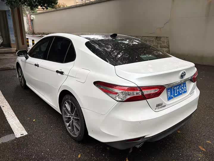 Фото 5 - Toyota Camry