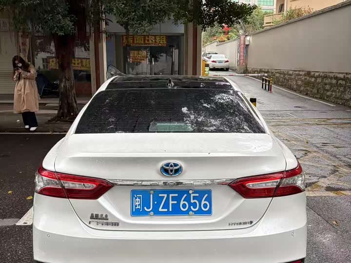 Фото 6 - Toyota Camry