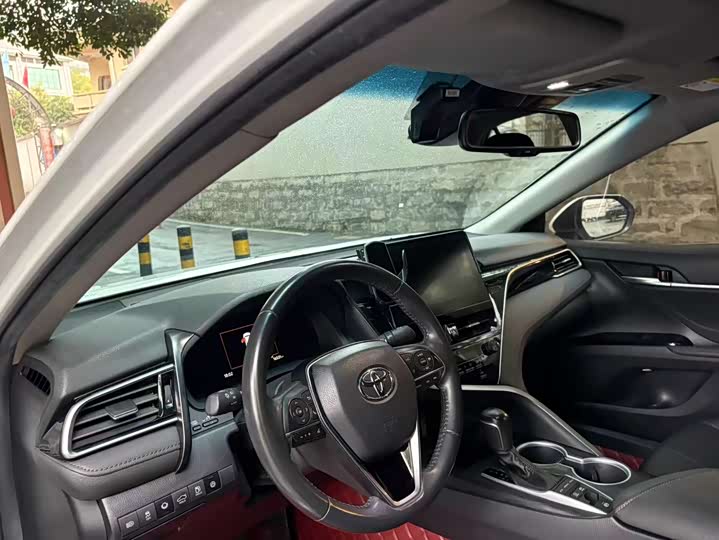 Фото 8 - Toyota Camry