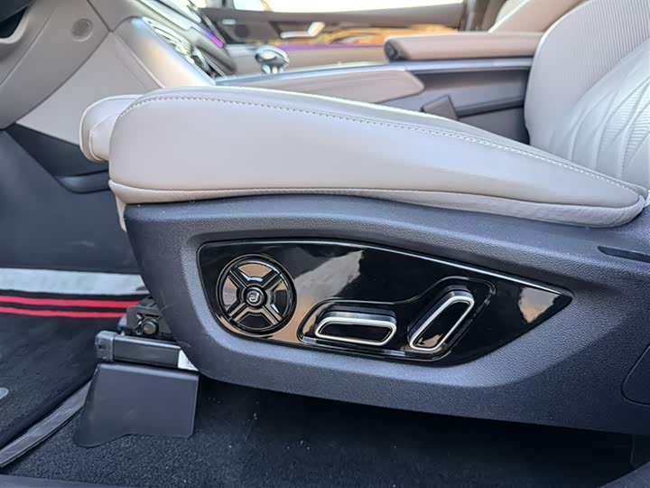 Фото 2 - BYD Tang Hybrid/EV