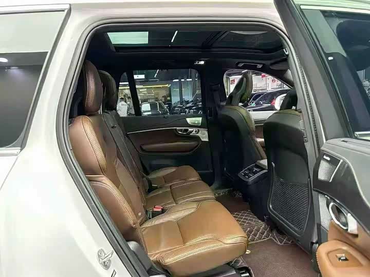 Фото 6 - Volvo XC90