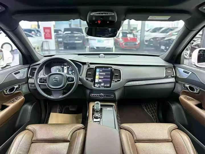 Фото 7 - Volvo XC90