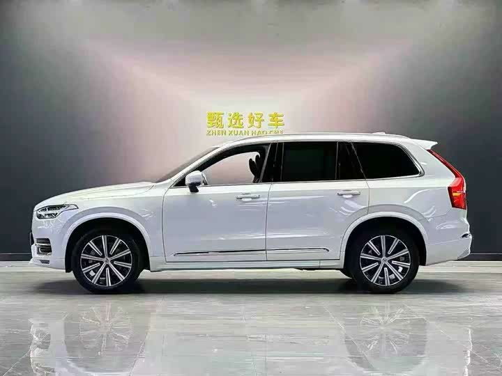 Фото 8 - Volvo XC90