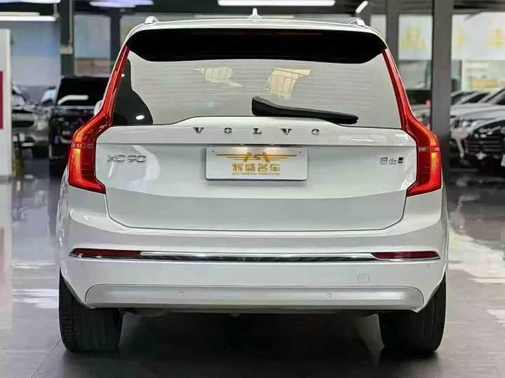 Фото 9 - Volvo XC90