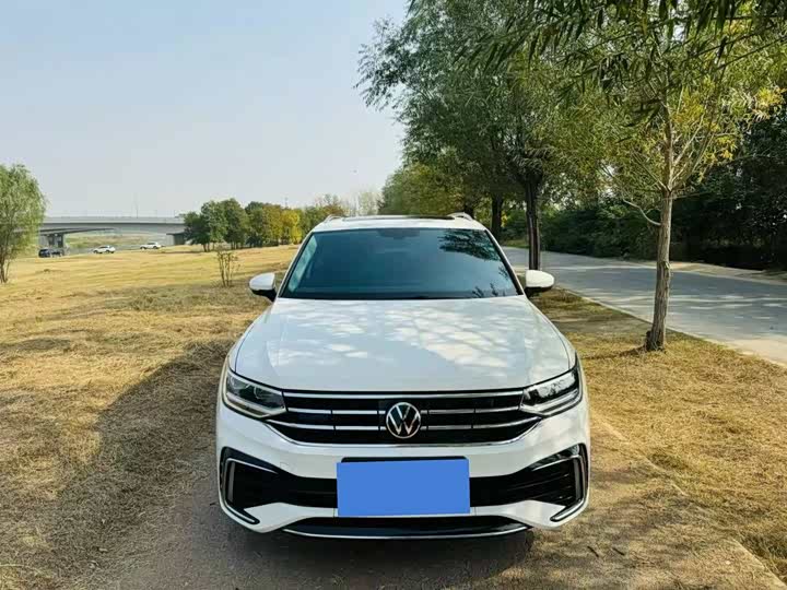 Фото 2 - Volkswagen Tiguan L Hybrid