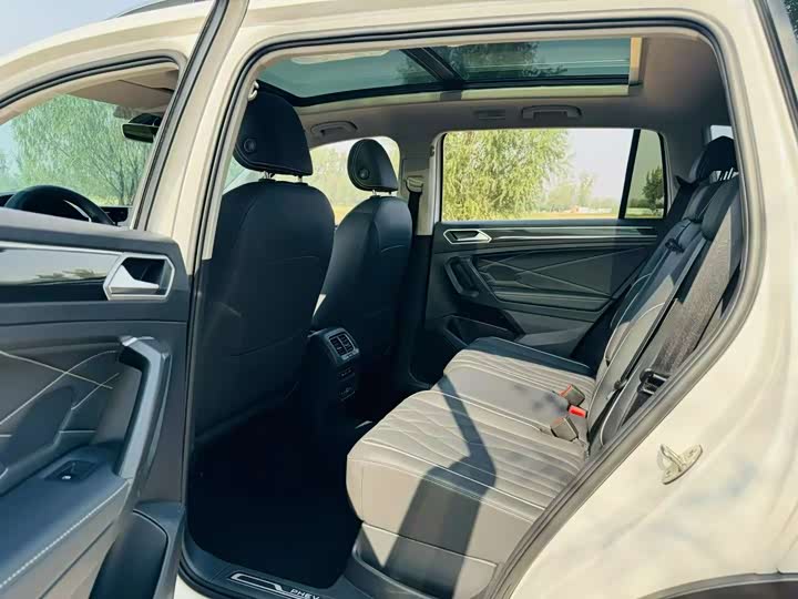 Фото 5 - Volkswagen Tiguan L Hybrid