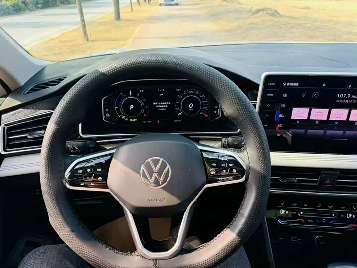 Фото 7 - Volkswagen Tiguan L Hybrid