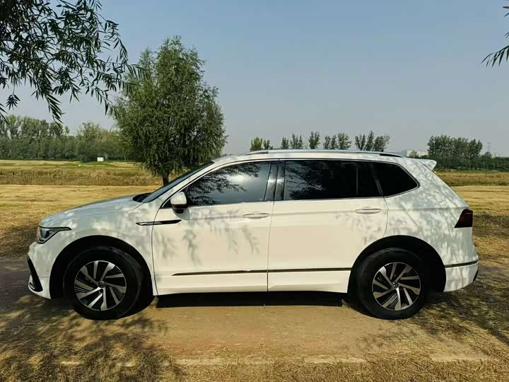 Фото 8 - Volkswagen Tiguan L Hybrid