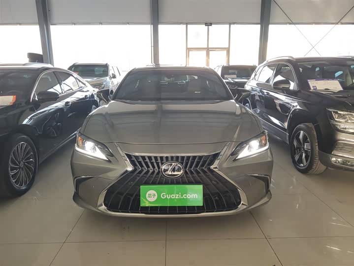 Фото 3 - Lexus ES