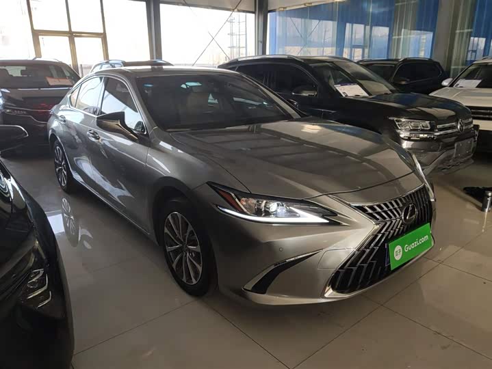 Фото 4 - Lexus ES