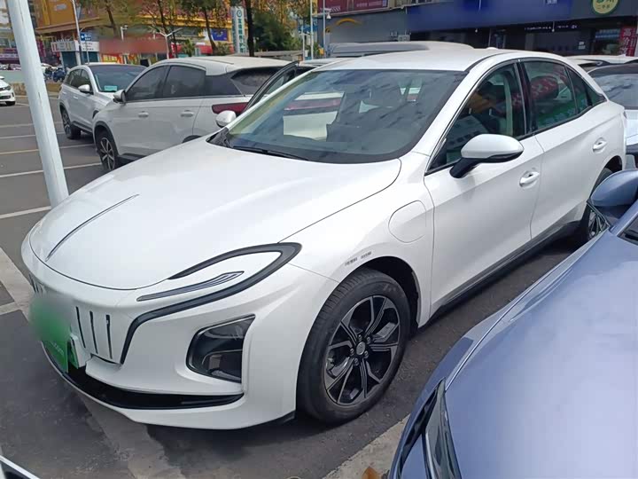 Фото 1 - Hongqi E-QM5