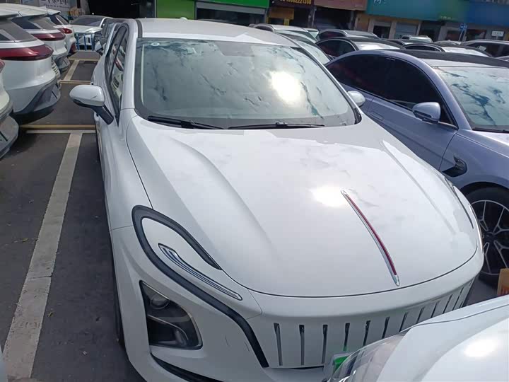 Фото 3 - Hongqi E-QM5