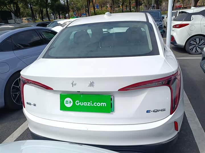 Фото 6 - Hongqi E-QM5