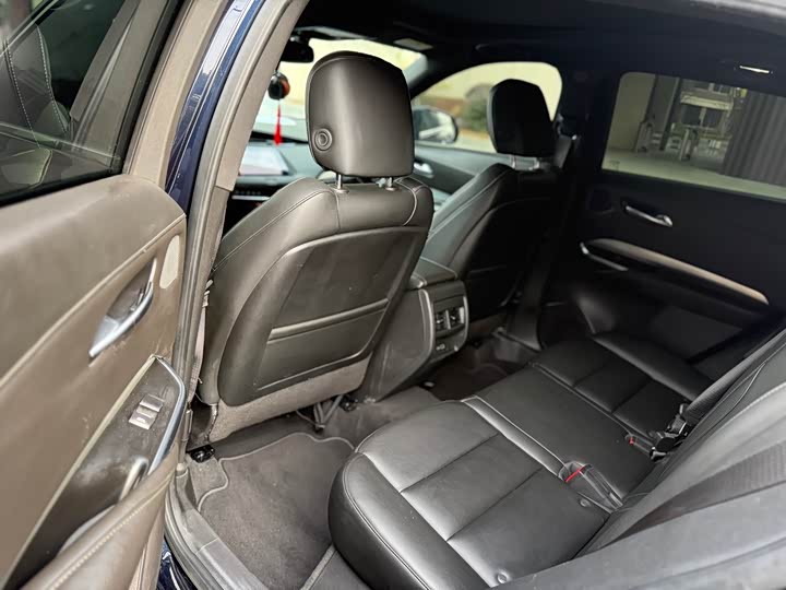 Фото 9 - Cadillac XT4