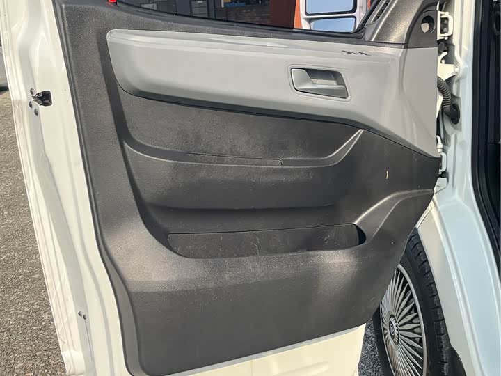 Фото 7 - Maxus V80