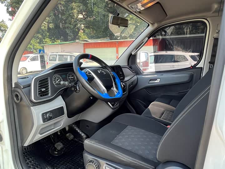 Фото 8 - Maxus V80