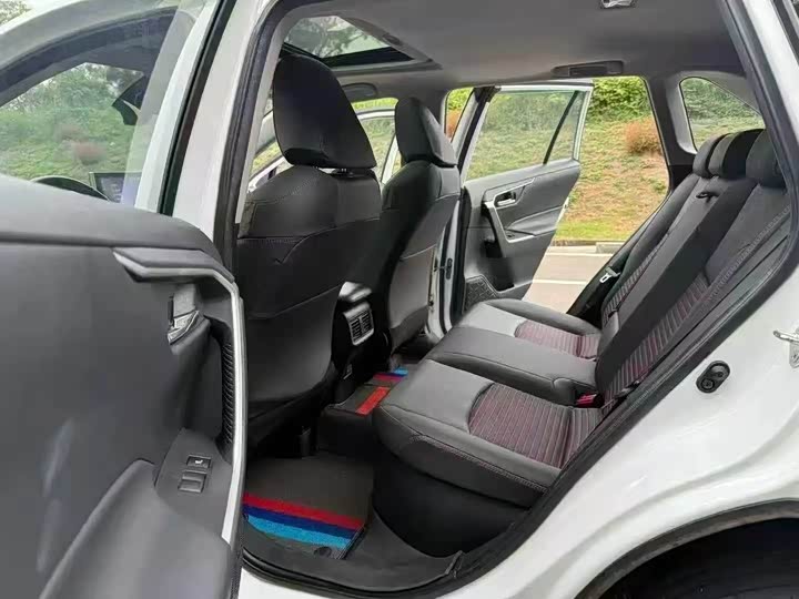 Фото 6 - Toyota RAV4 Hybrid