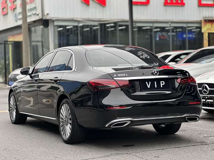 Фото 3 - Mercedes-Benz E-Class