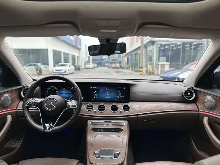 Фото 7 - Mercedes-Benz E-Class