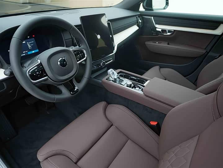 Фото 9 - Volvo S90