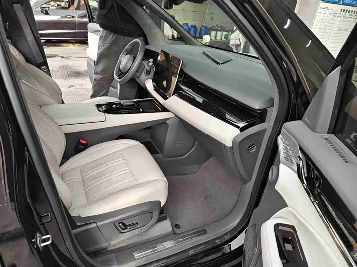 Фото 7 - Zeekr 009