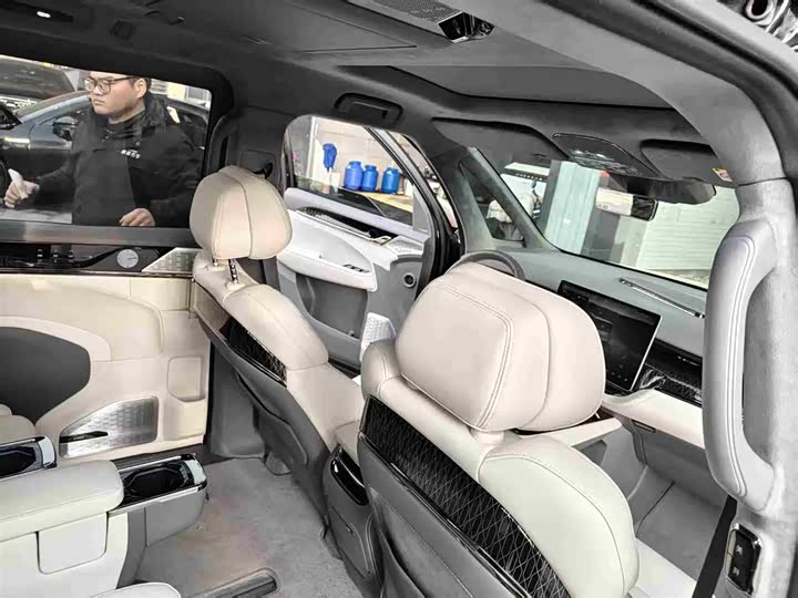 Фото 9 - Zeekr 009