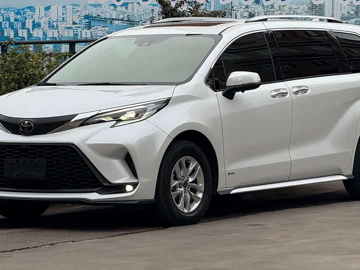 Фото 1 - Toyota Sienna