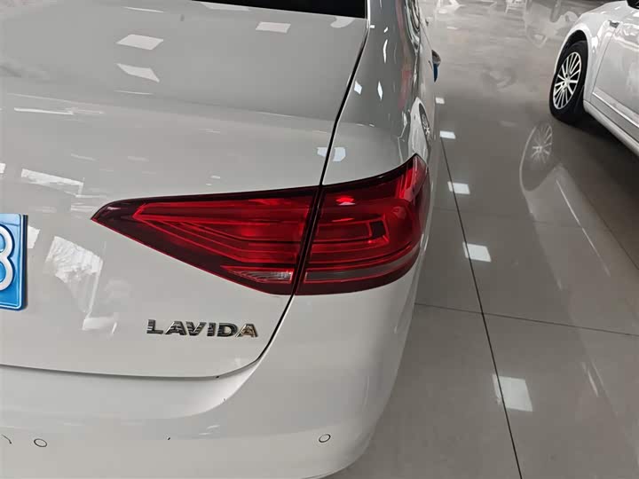 Фото 8 - Volkswagen Lavida