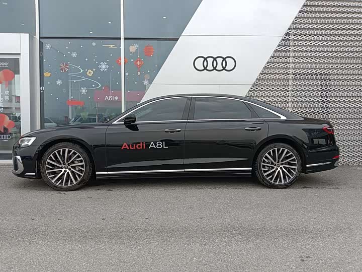 Фото 4 - Audi A8