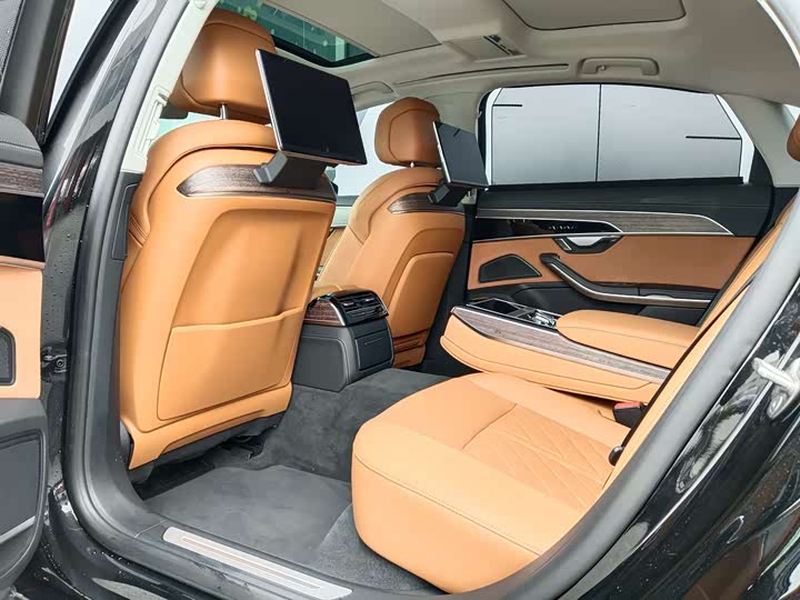 Фото 6 - Audi A8