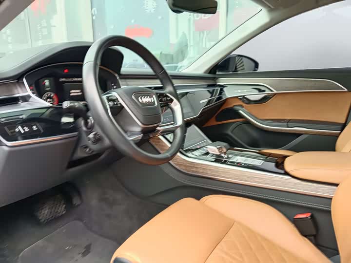 Фото 7 - Audi A8