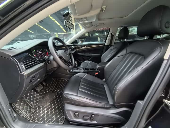 Фото 7 - Volkswagen Passat