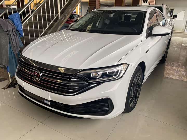 Фото 2 - Volkswagen Sagitar L