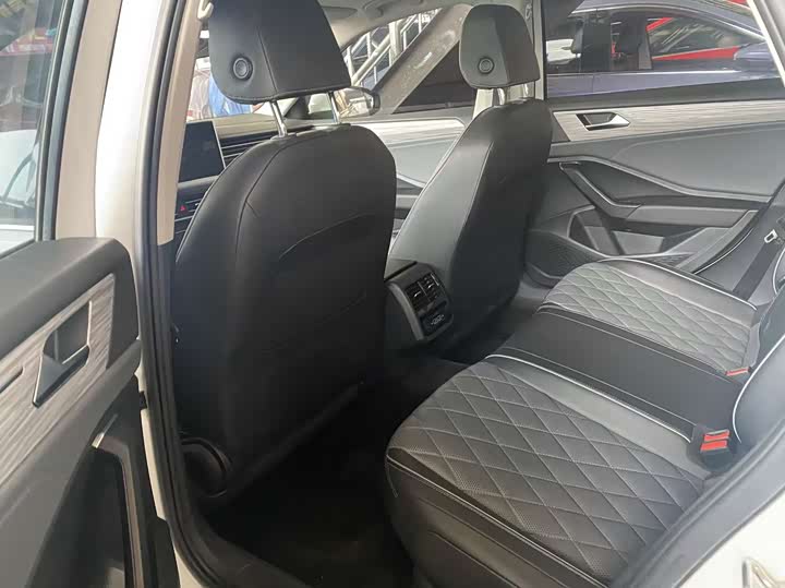 Фото 7 - Volkswagen Sagitar L