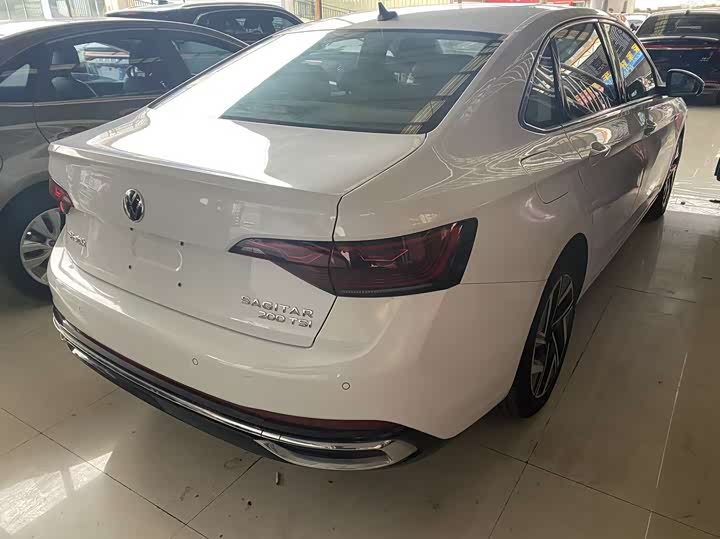 Фото 8 - Volkswagen Sagitar L