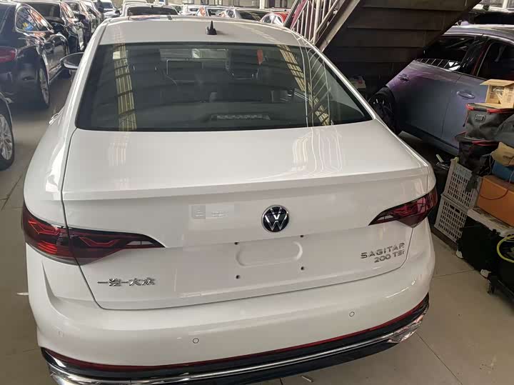 Фото 9 - Volkswagen Sagitar L