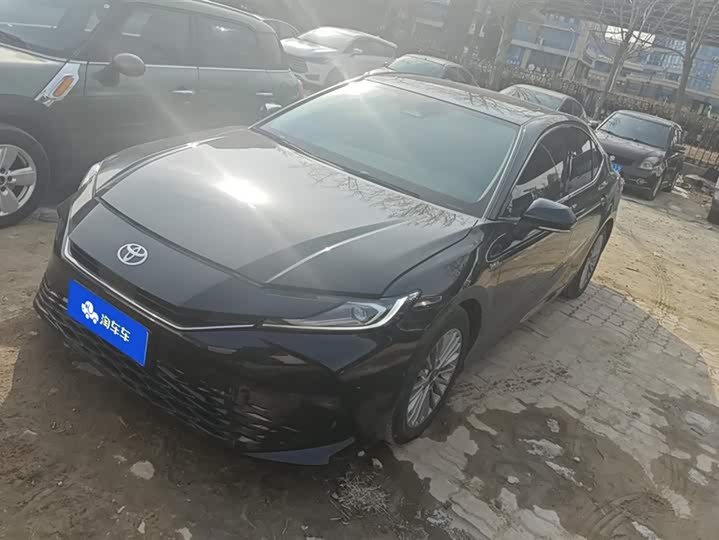 Фото 1 - Toyota Camry