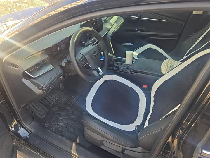 Фото 9 - Toyota Camry