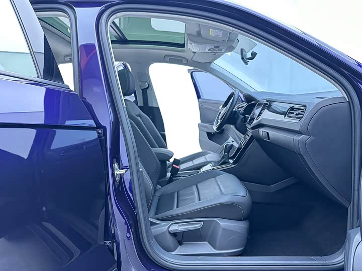 Фото 9 - Volkswagen T-Roc