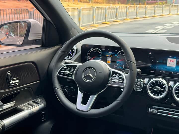 Фото 8 - Mercedes-Benz GLA-Class