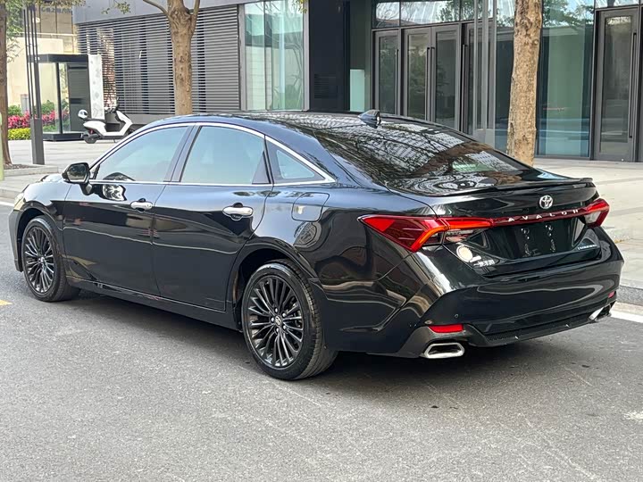 Фото 6 - Toyota Avalon