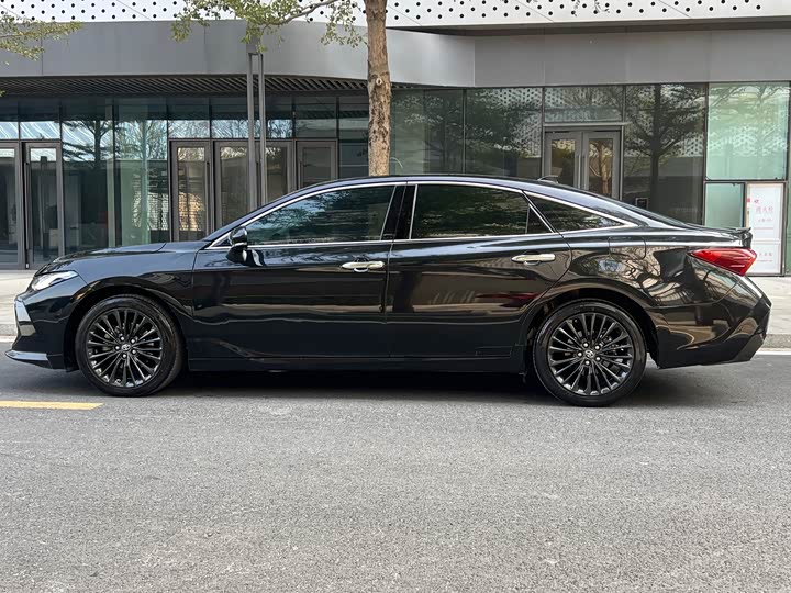 Фото 8 - Toyota Avalon