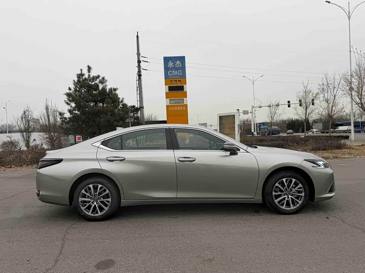 Фото 5 - Lexus ES