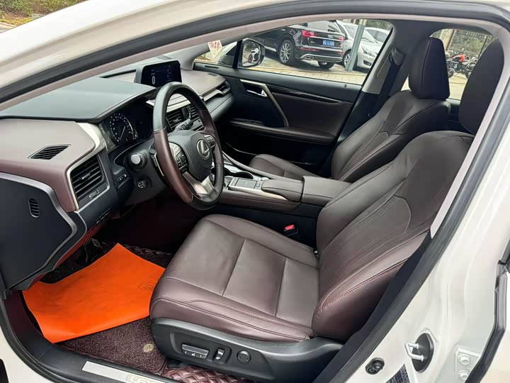 Фото 8 - Lexus RX