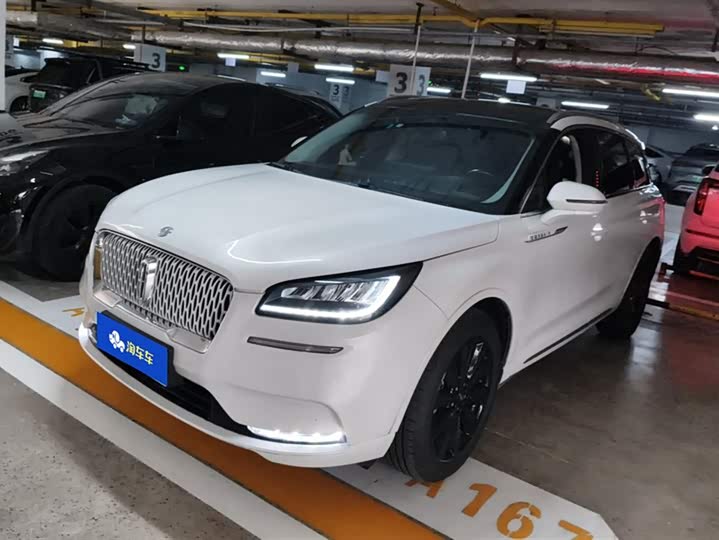 Фото 1 - Lincoln Corsair