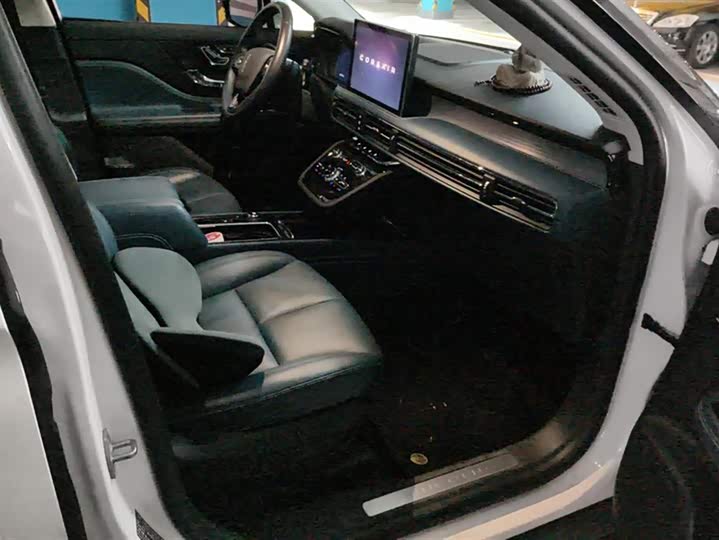 Фото 8 - Lincoln Corsair