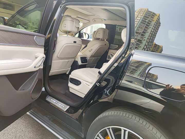 Фото 7 - Denza N9